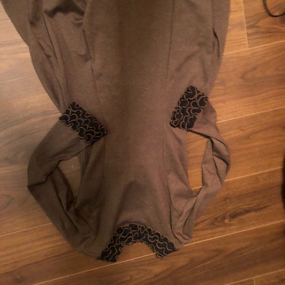 Great light weight jacket - flattering brown shade with contrasting black-S-NWOT - Picture 3 of 3